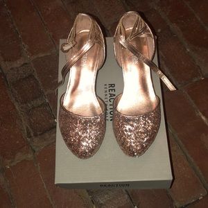 Kenneth Cole Reaction Girls Gold Sequin Shoes.